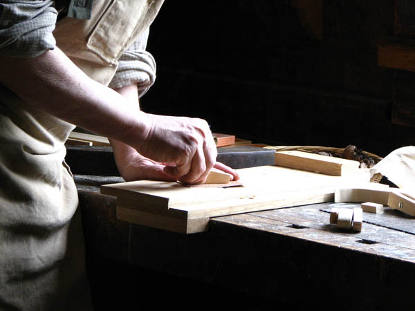 Nacemos de la influencia y formación  heredada en el sector de la <strong>carpintería de madera y ebanistería  en Monistrol de Calders.</strong>